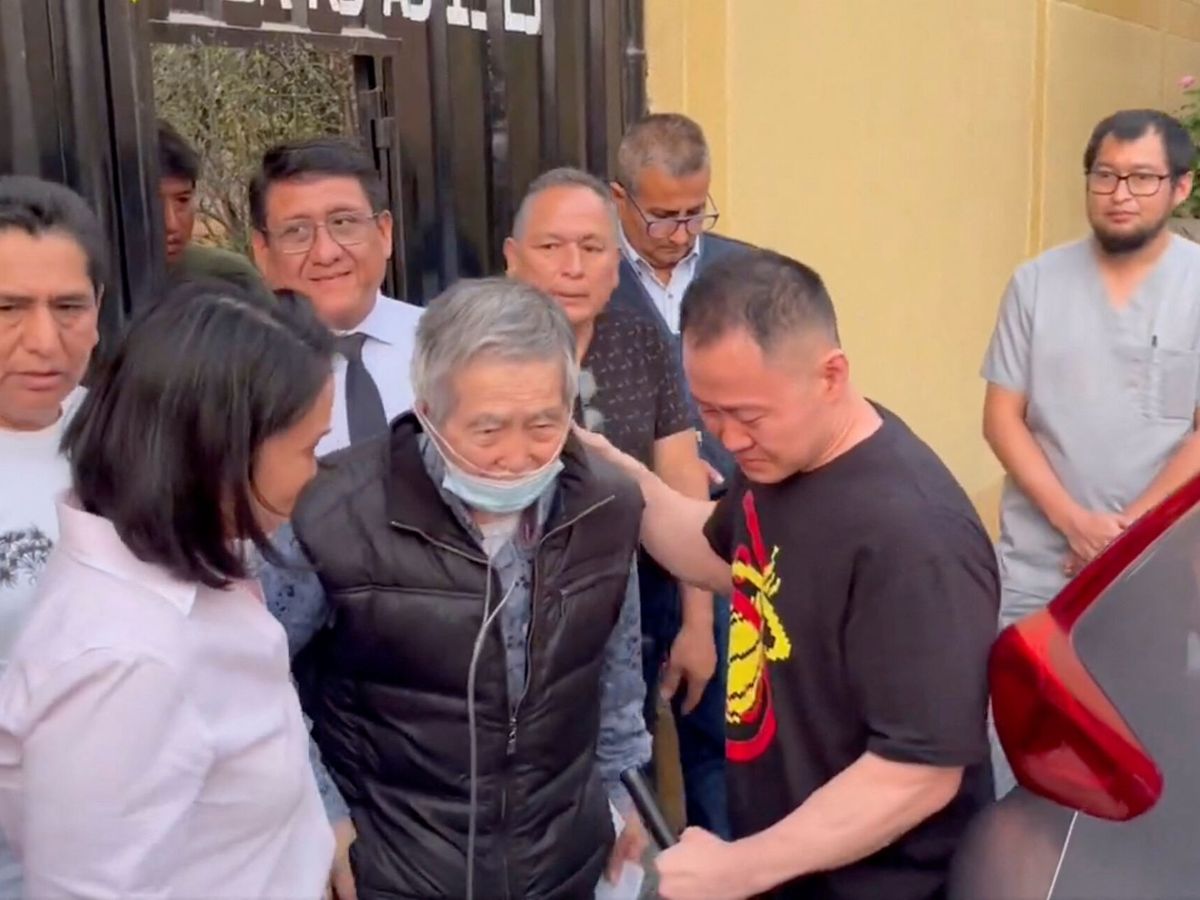 Foto: Alberto Fujimori sale de la prisión. (Reuters/Elio Riera)