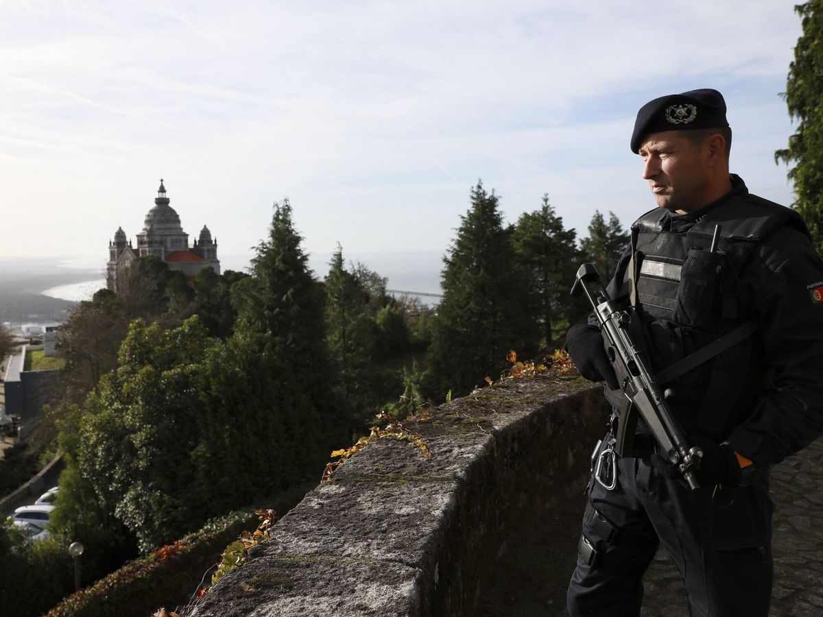 Foto: Un policía portugués. (EFE/Estela Silva)