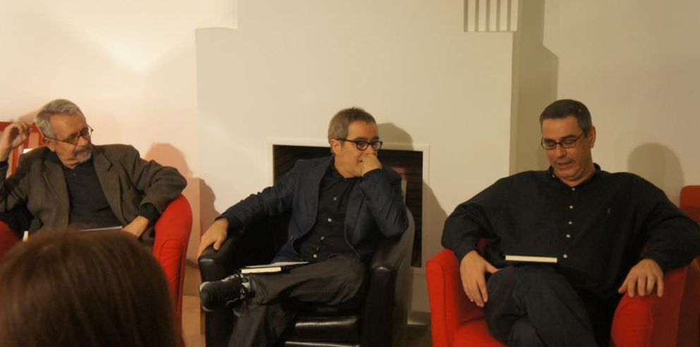 Bértolo, Miguel Roig y Manuel Fernández-Cuesta, en el Hotel Kafka.