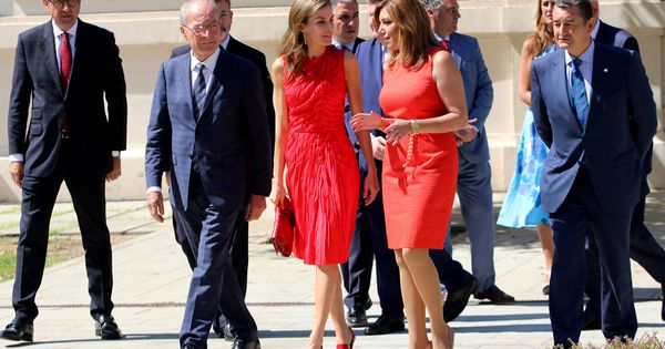 Foto: Susana Díaz, junto a la reina Letizia, el pasado 24 de julio en la reunión anual del Instituto Cervantes celebrada en Málaga. (EFE)