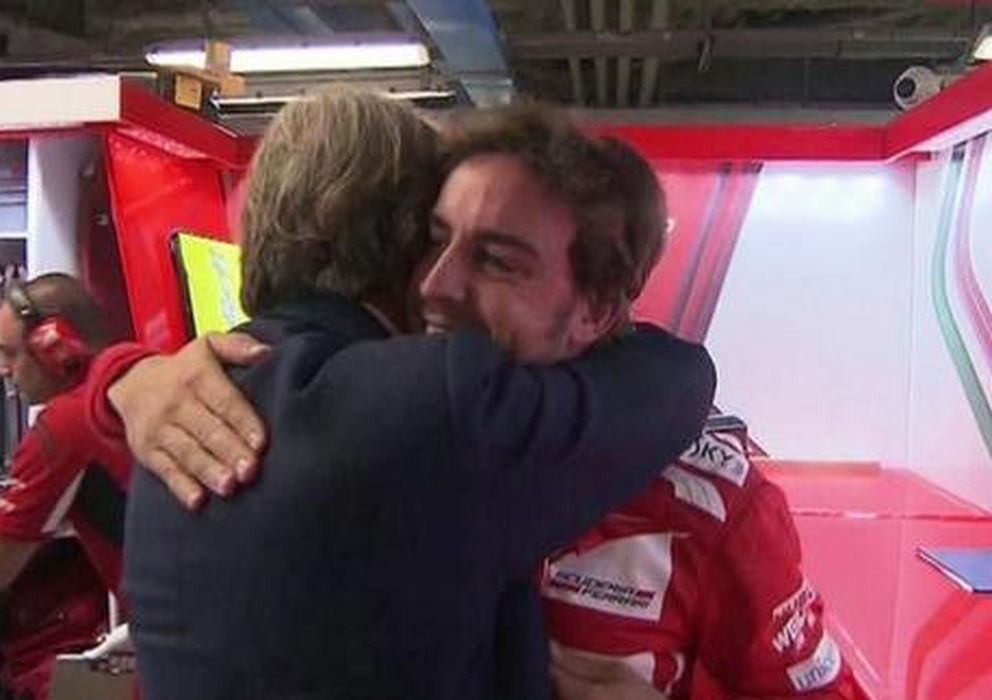 Foto: Abrazo entre Alonso y Montezemolo, este sábado en Monza.