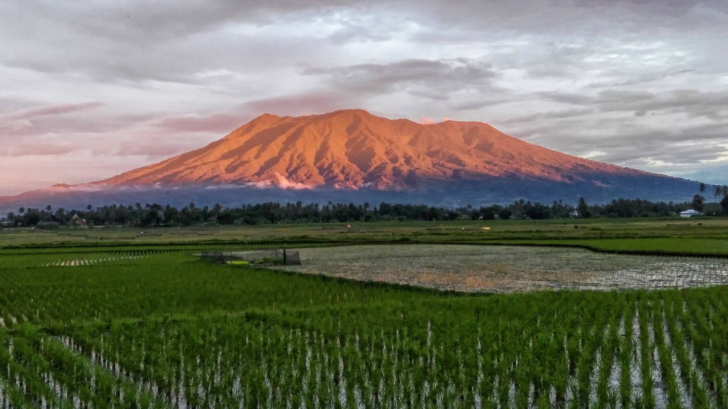El Monte Marapi, uno de los cientos de volcanes activos de la zona. (Dody.bukittinggi/CC)