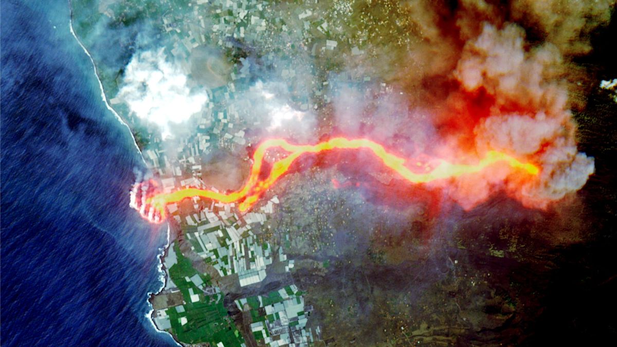 Así luce desde el espacio la lava que cae al mar en las últimas imágenes del volcán de La Palma