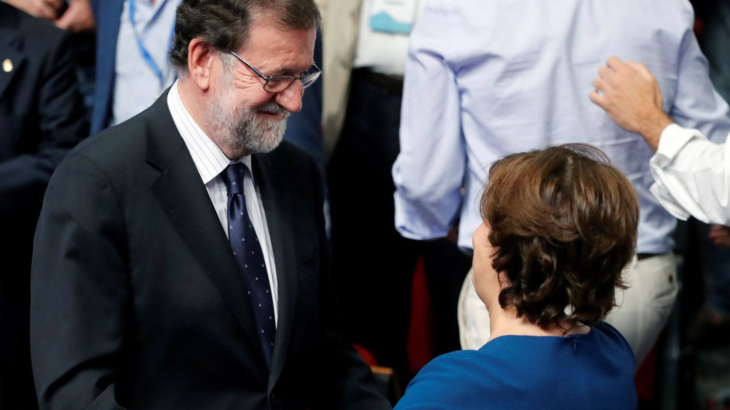 El expresidente del Gobierno, Mariano Rajoy, junto a Soraya Sáenz de Santamaría. (EFE)