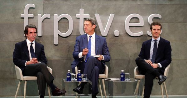 Foto: El expresidente del Gobierno José María Aznar (i), junto al director de la Fundación Rafael del Pino, Vicente J. Montes Gan (c), y el presidente del PP, Pablo Casado. (EFE)