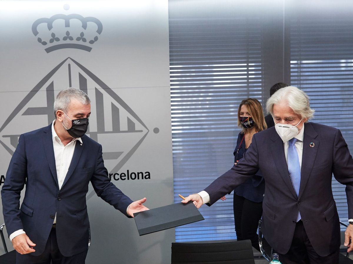 Foto: El primer teniente de alcaldía, Jaume Collboni (i), que ha presidido el acto de firma del Pacto por la Movilidad Laboral junto a Josep Sánchez Llibre , presidente de Fomento del Trabajo (d). (EFE)