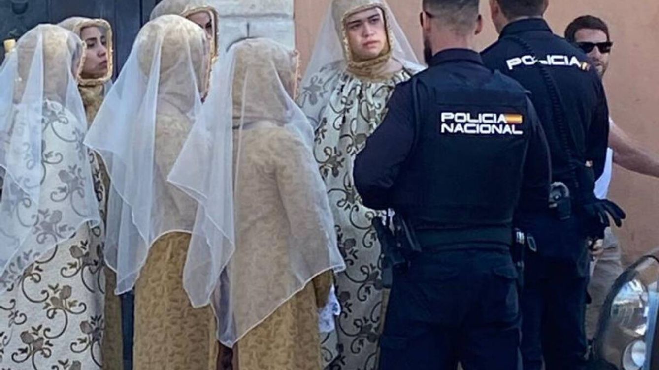 Polémica por una 'performance' semidesnuda ante la Catedral y una iglesia de Cuenca