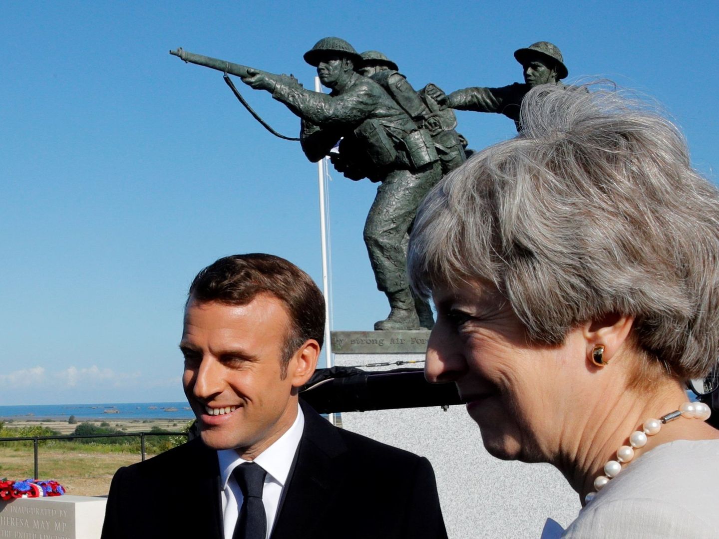 El presidente francés, Emmanuel Macron, y la primera ministra británica, Theresa May. (EFE)
