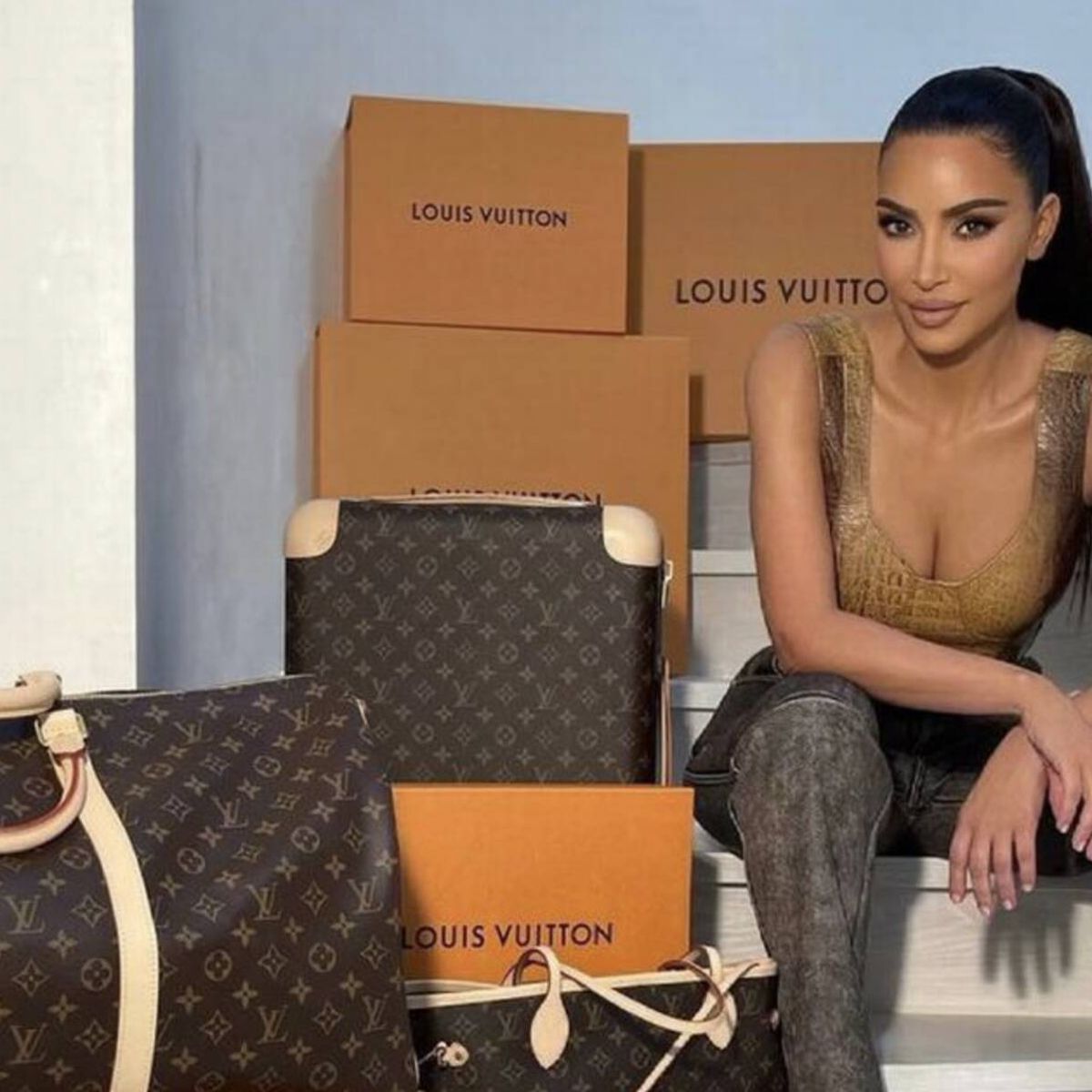 Empresa rifa bolsas Louis Vuitton en la posada y se vuelve viral