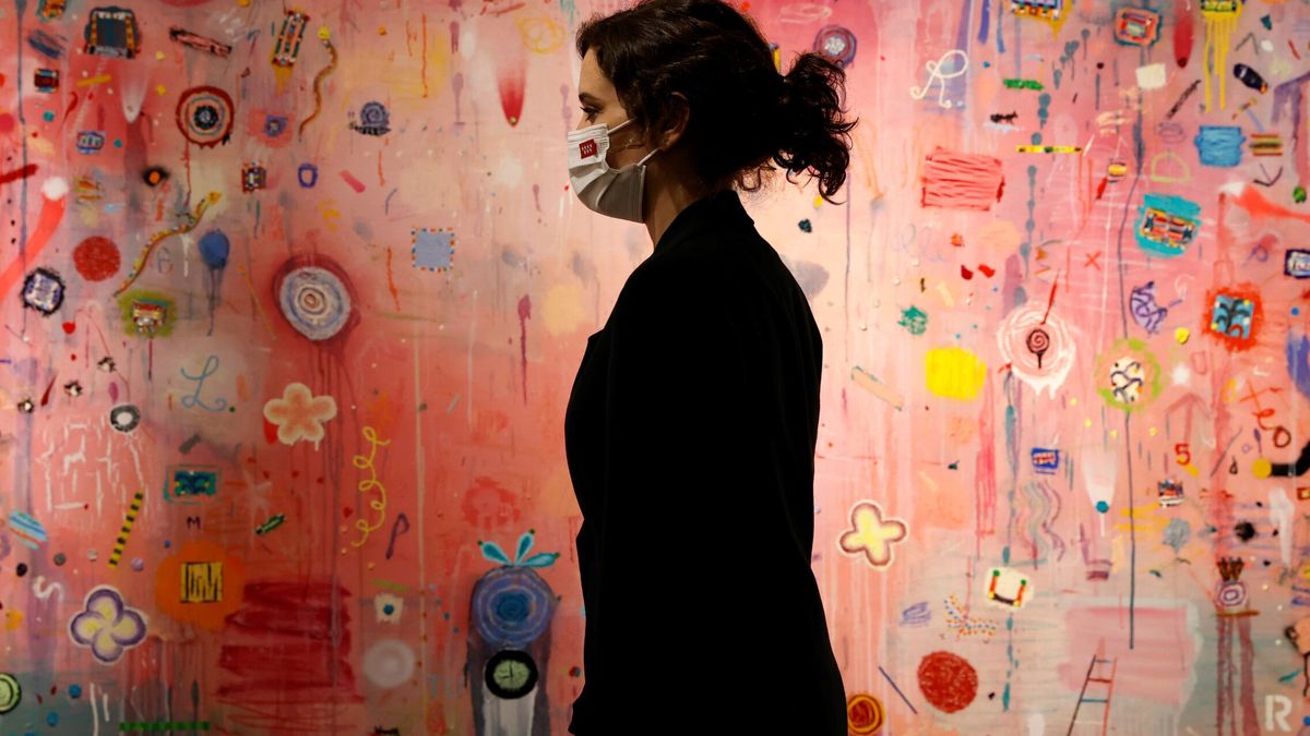 Isabel Díaz Ayuso, en el Salón de Arte Moderno: "Mi madre sufre por las cosas que escucha"