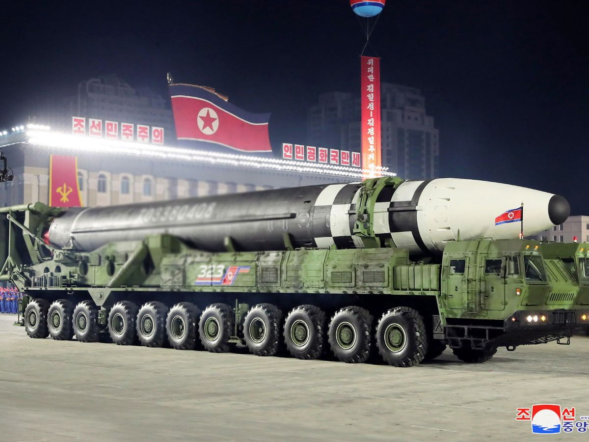 La 'sorpresa' del desfile de Corea del Norte: el mayor misil intercontinental del mundo