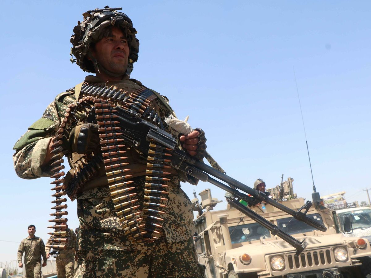 Foto: Un soldado afgano en Herat, frente de batalla con los talibanes (EFE)