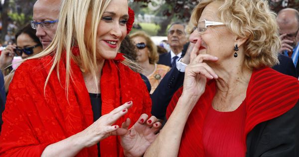 Foto: La alcadesa de Madrid, Manuela Carmena (d), conversa con la presidenta de la Comunidad de Madrid, Cristina Cifuentes. (EFE)