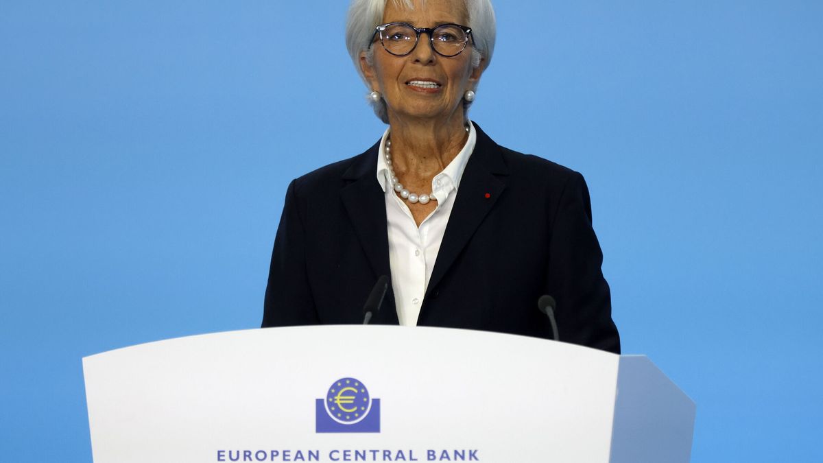 Lagarde pone deberes a los bancos: crear "adecuadas provisiones" por la débil economía 