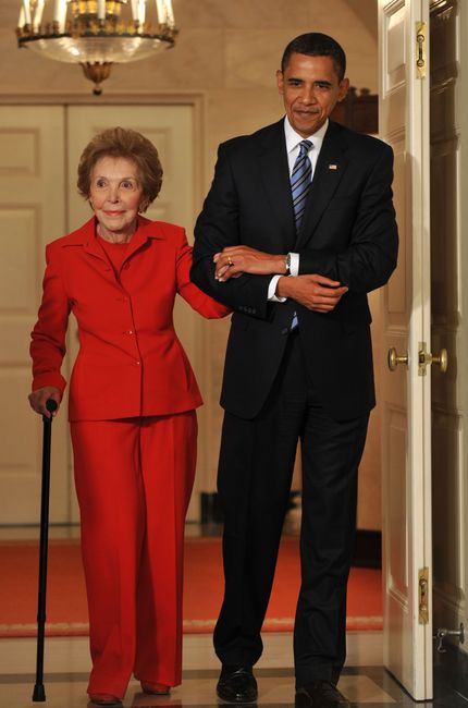 Nancy Reagan junto a Obama