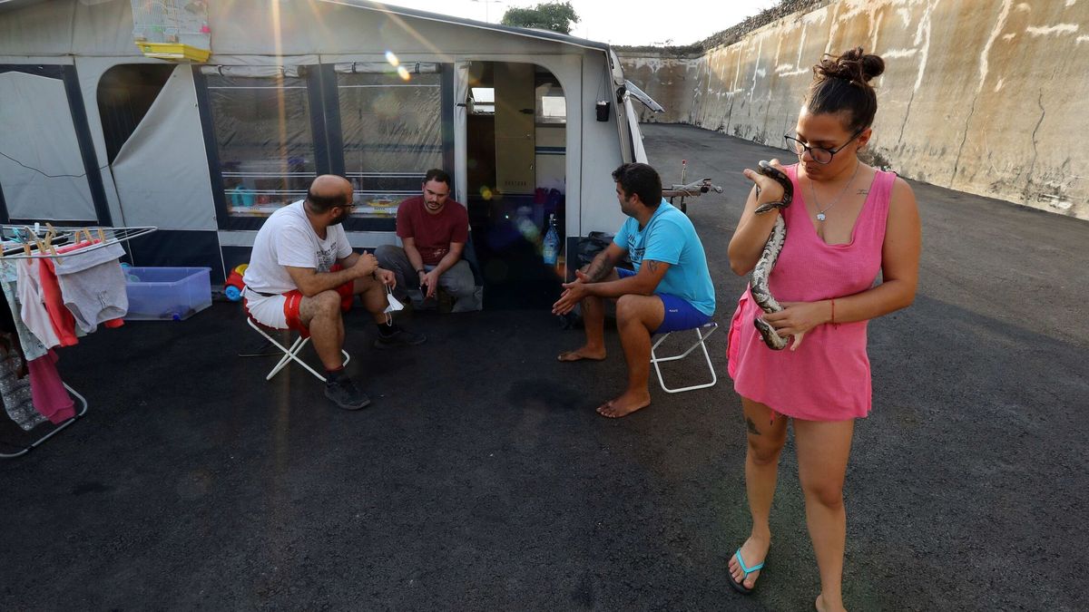 La vida en la caravana de Dácil y su familia tras la erupción del volcán en La Palma