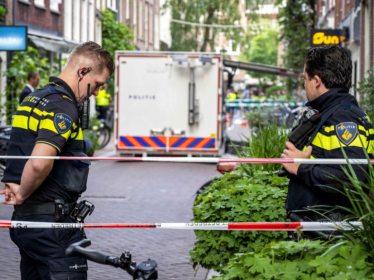 Foto: Agentes de la Policía neerlandesa en el lugar del tiroteo. (EFE)