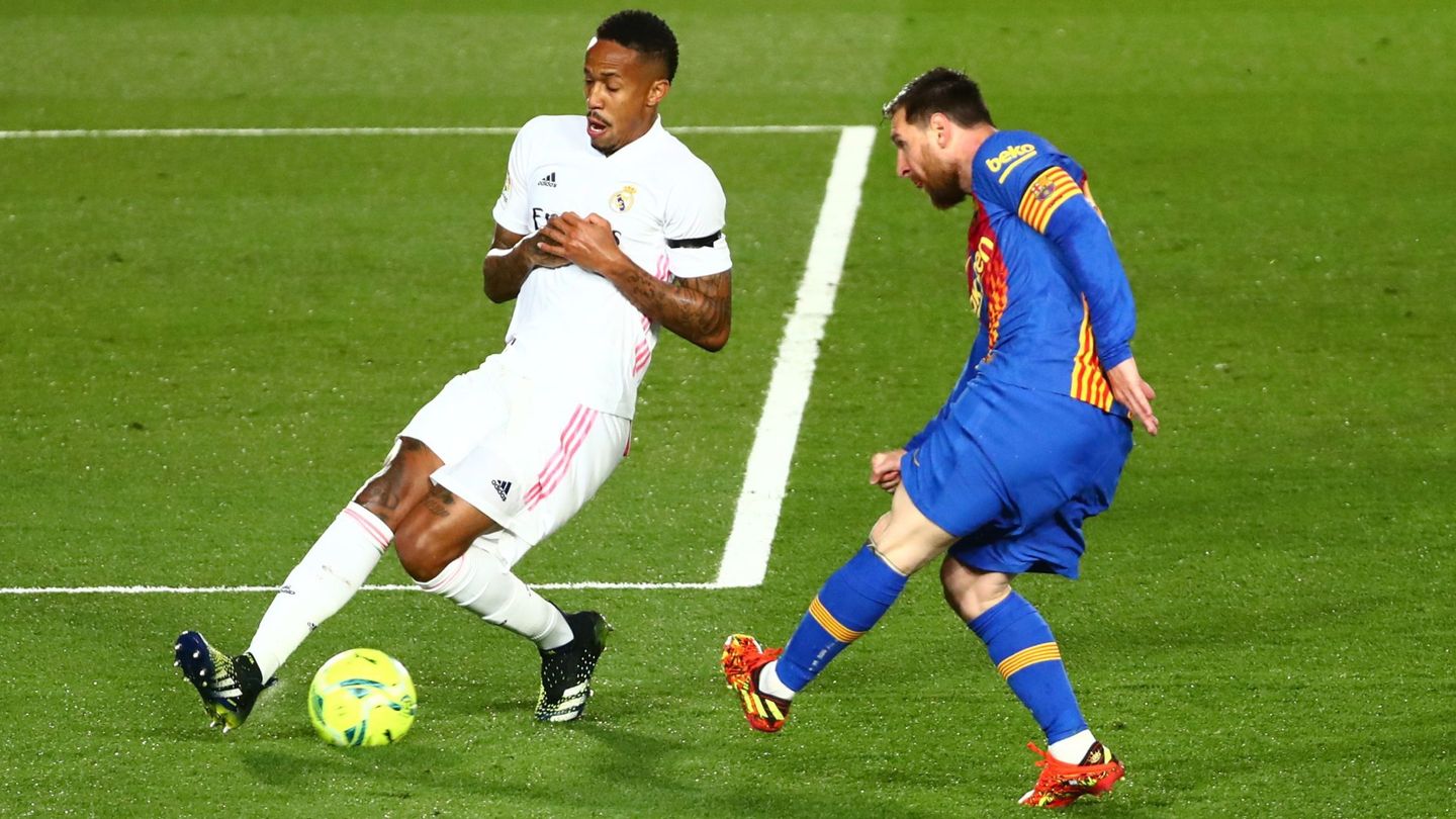 Militao tapa el disparo de Messi. (Reuters)