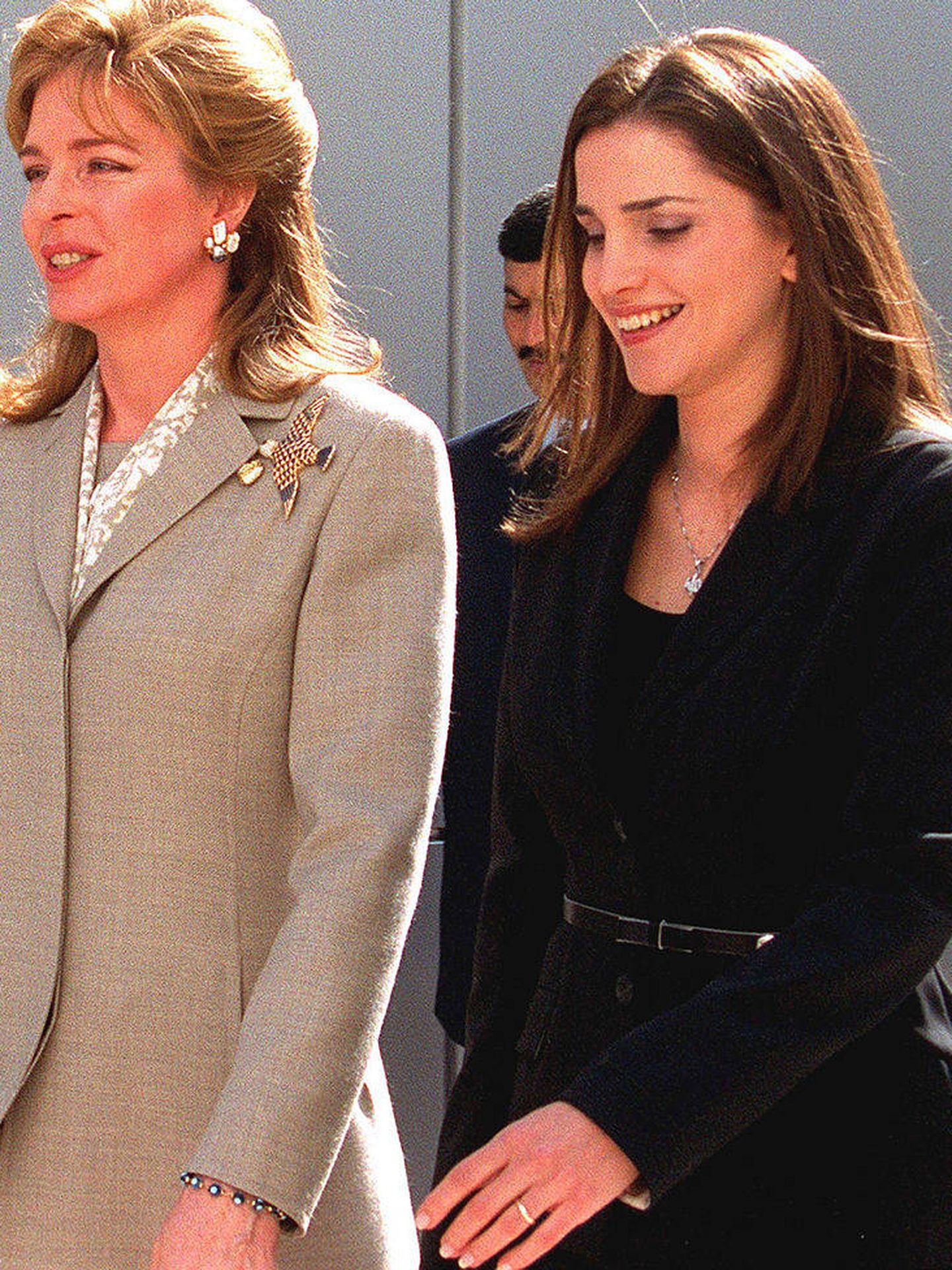 Noor y Rania de Jordania, hace veinte años. (Getty)