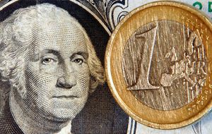 Un euro no es un dólar: ¿por qué nos cobran como si lo fuera?