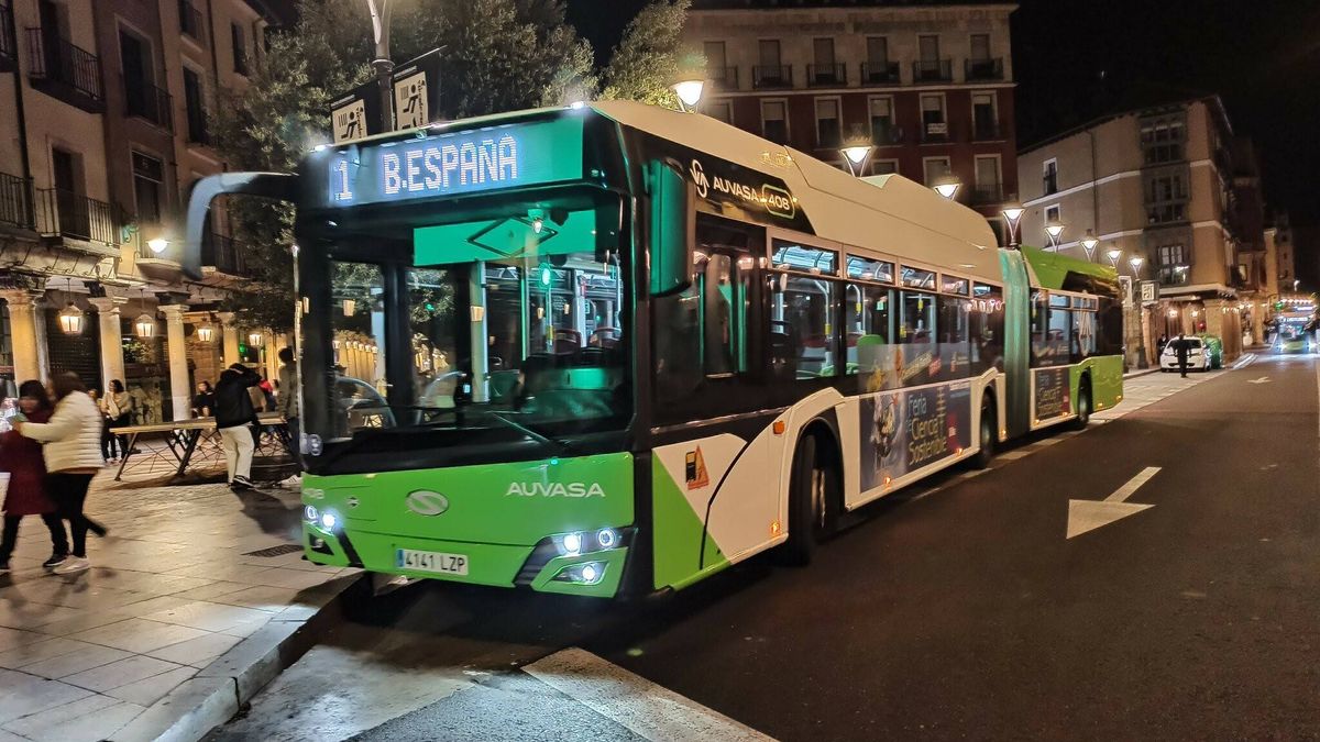 Nuevas normas en los autobuses de Valladolid: se prohíben las mochilas a la espalda y los perros pueden viajar