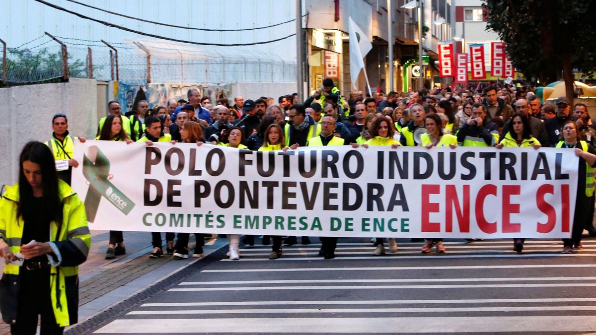 Transportistas, proveedores y empresas auxiliares se manifiestan por Ence