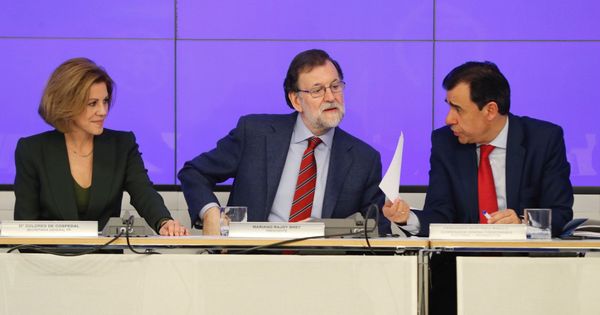 Foto: El presidente del PP, Mariano Rajoy (c), la secretaria general, María Dolores de Cospedal, y el coordinador general, Fernando Martínez-Maillo, durante una reunión del comité ejecutivo nacional del partido. (EFE)