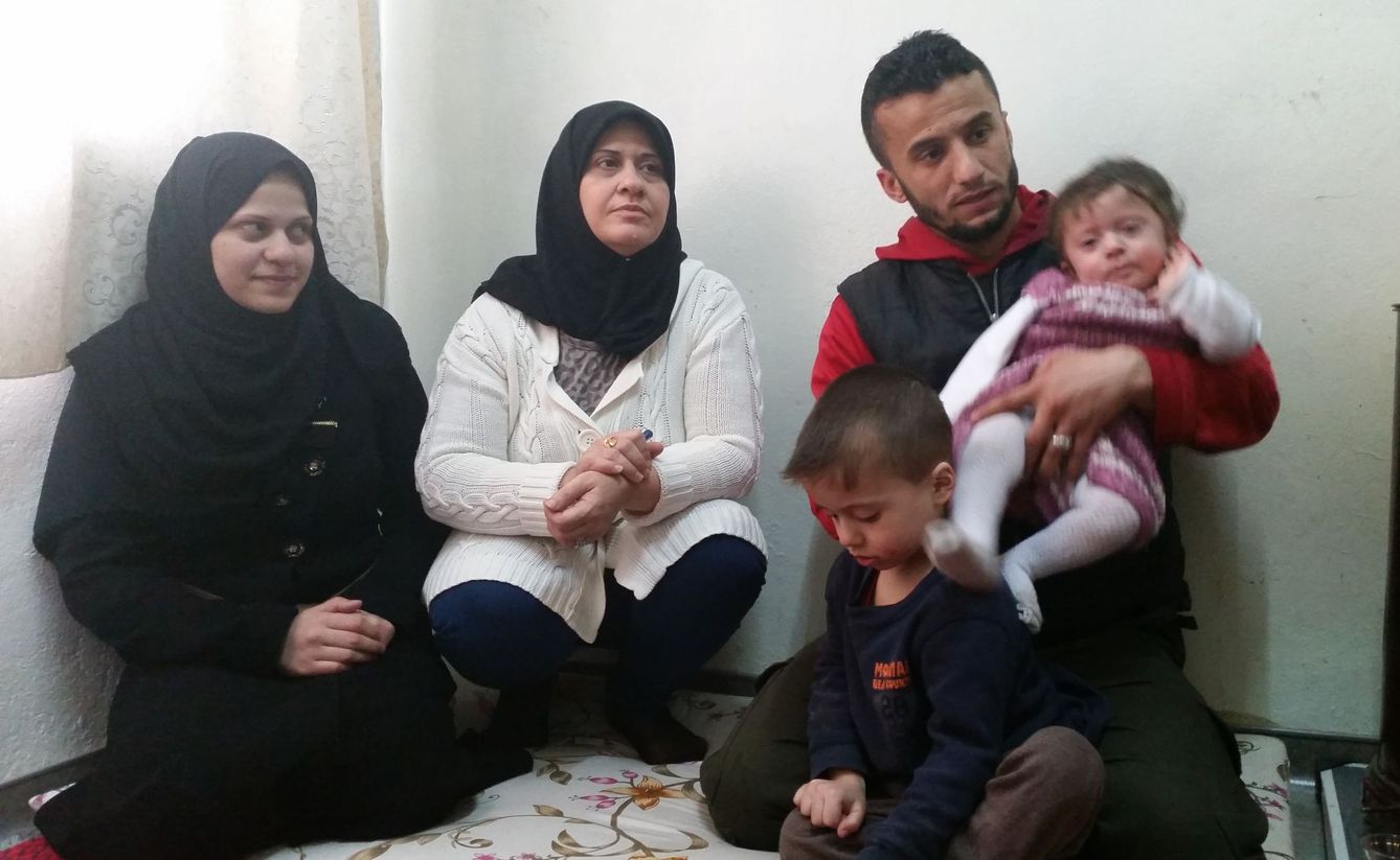 La familia de Awad en Gaziantep tras haber entrado de manera ilegal en Turquía (P. Cebrián).