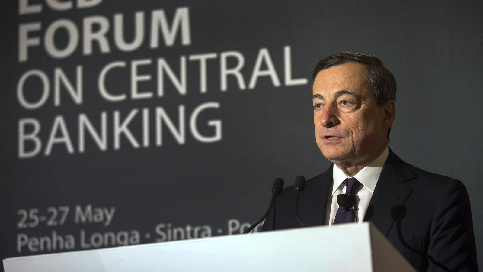 Foto: El presidente del BCE, Mario Draghi, durante el foro de Sintra de 2014