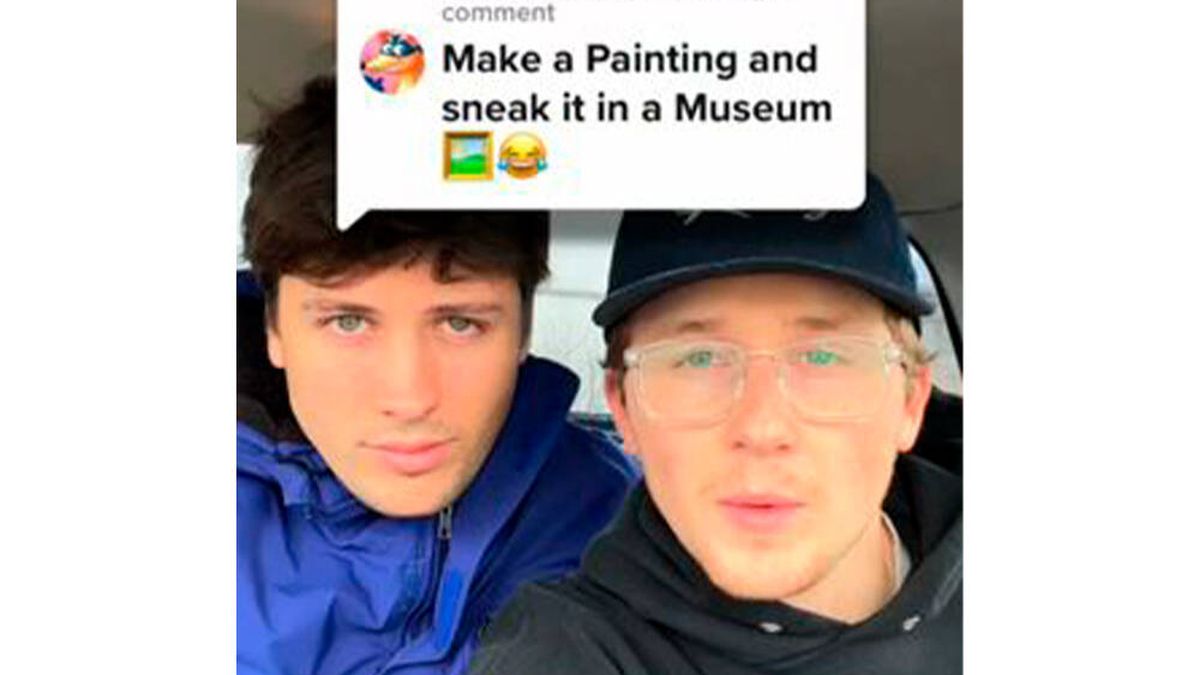Dos 'tiktokers' pintan un cuadro y lo cuelgan en un museo sin que nadie se entere: "Es una locura"