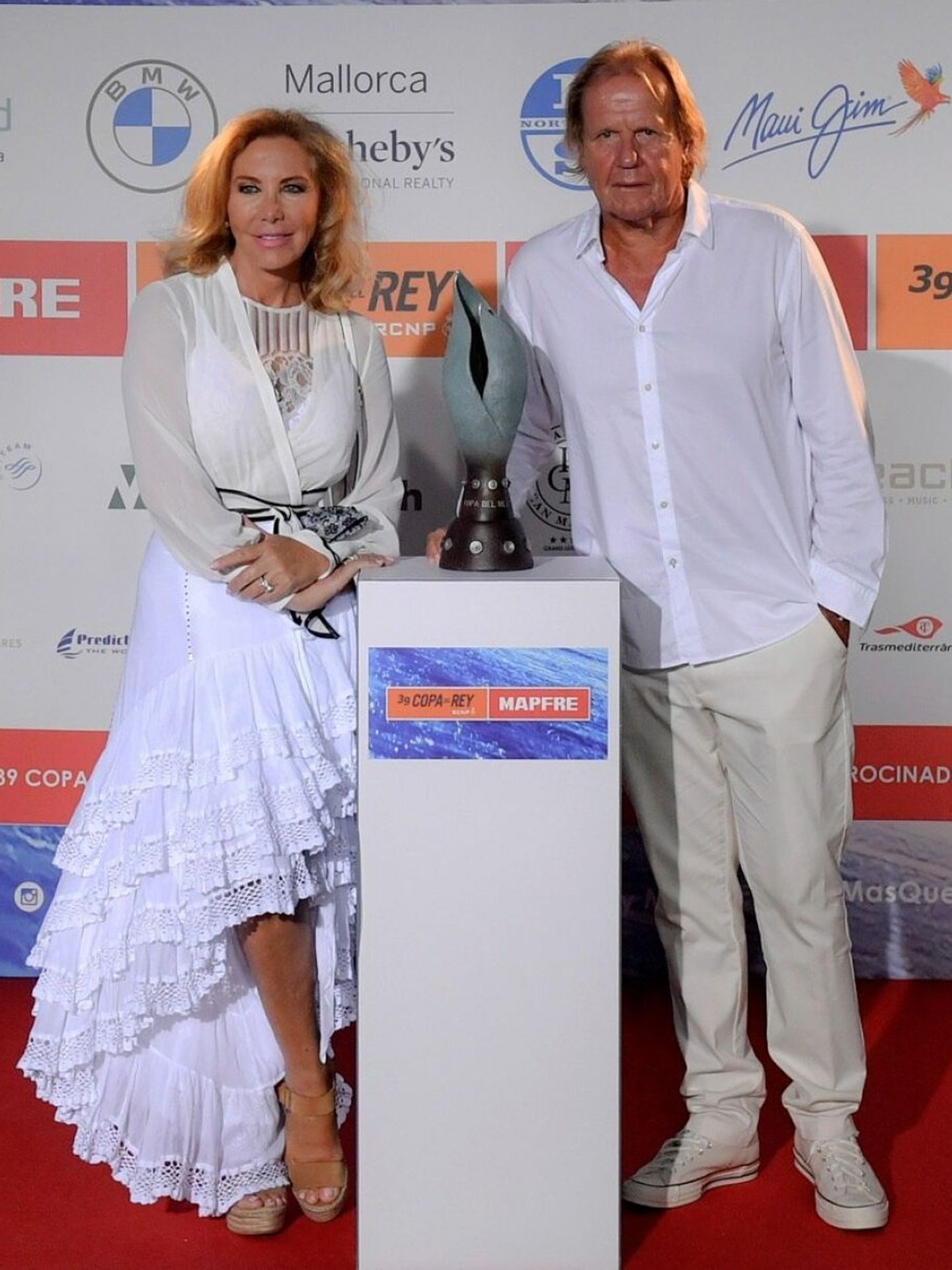Norma Duval y Matthias Kühn, en la cena de armadores de la 39ª Copa del Rey Mapfre. (EFE/Ricardo Pinto)