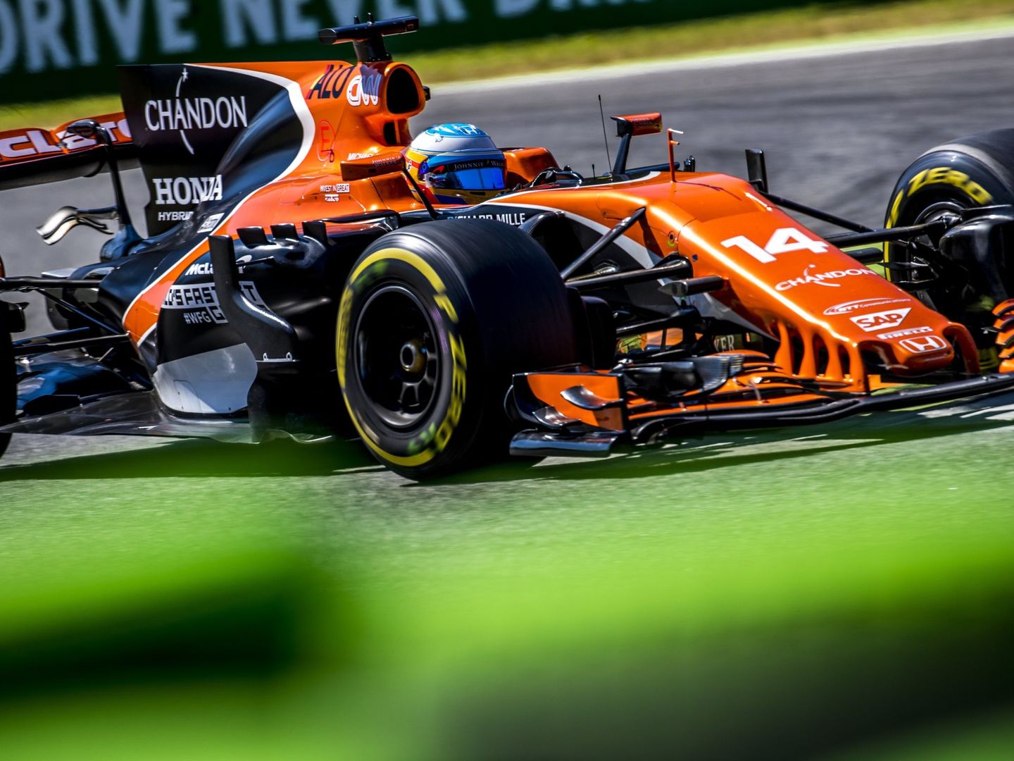 Fernando Alonso se retiró a dos vueltas del final del GP de Italia en Monza. (EFE)