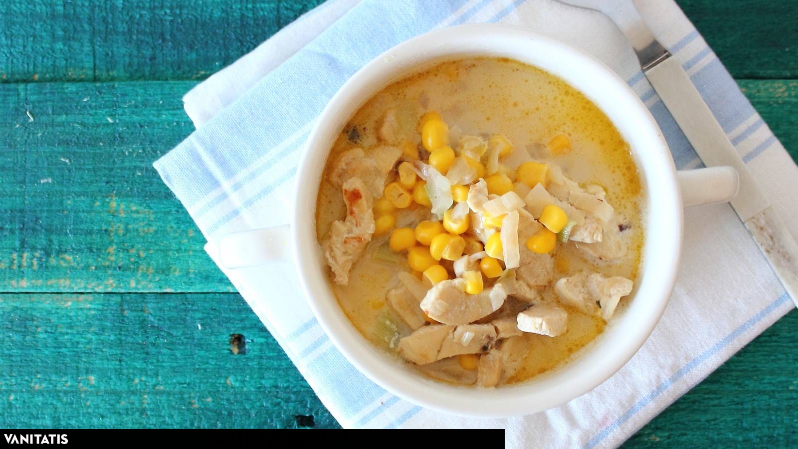 Sopa de pollo y maíz: la receta templada que no te hará sudar en verano
