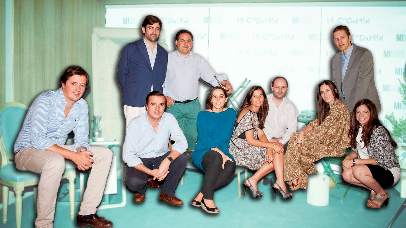 Foto:  Rafa Garrido (pantalones verdes y camisa), CEO de eShop Ventures, junto al equipo de Mimub.