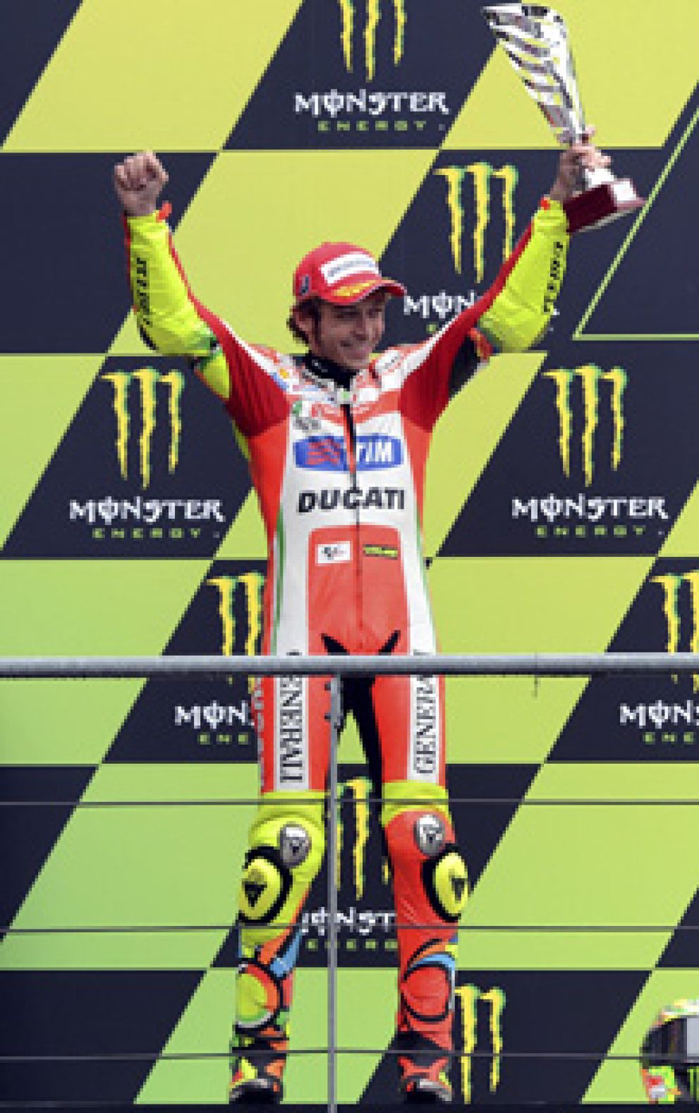 Foto: Rossi vuelve a sonreír un año después y 'manda' un mensaje a Honda