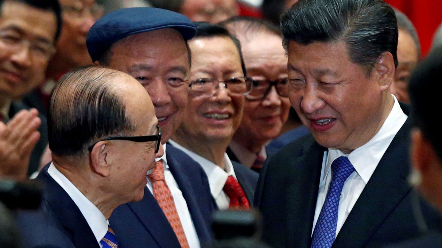 El presidente de China,  Xi Jinping, a la derecha