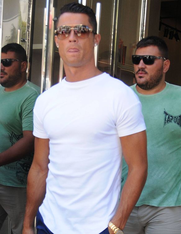 Cristiano Ronaldo y un miembro de su seguridad el mes pasado en California (Gtres)