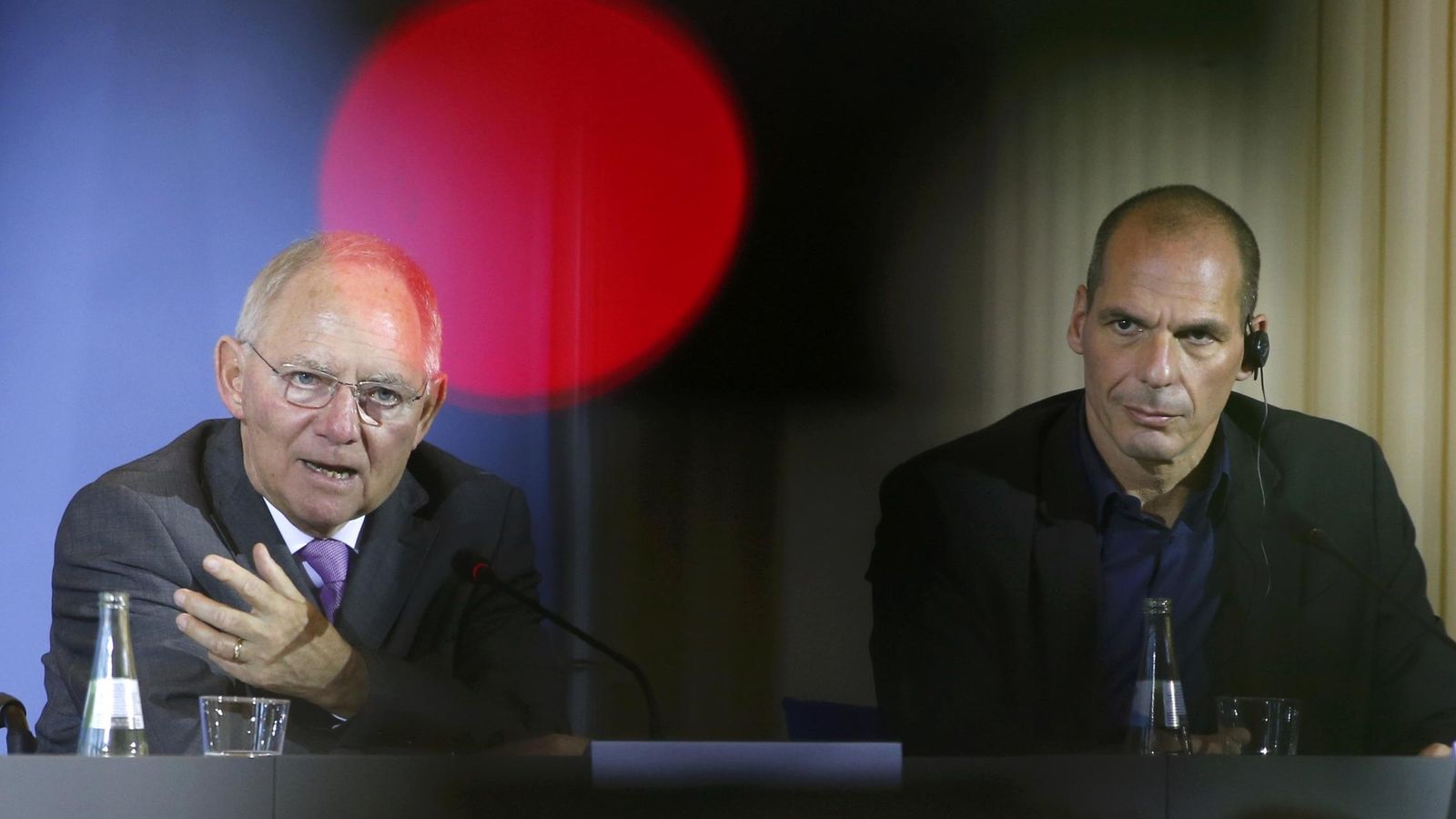 Foto: El ministro alemán de Finanzas, Wolfgang Schäuble, y el griego, Yanis Varufakis