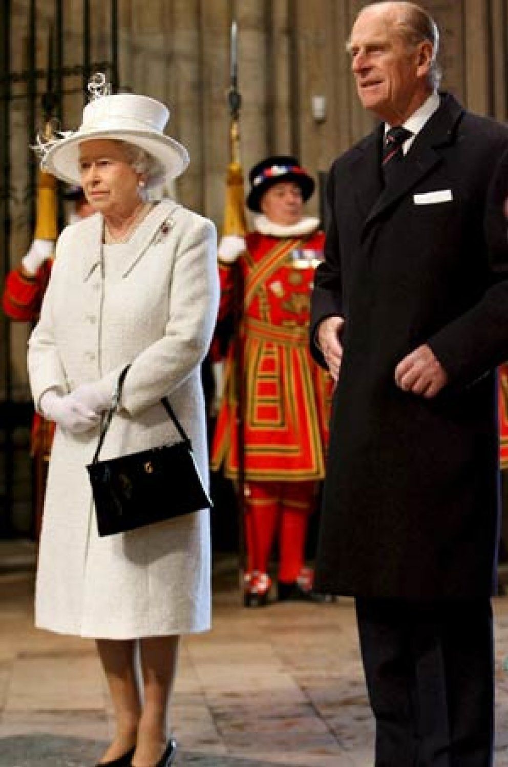 Foto: Isabel II pide a los medios que cese la persecución a la Familia Real