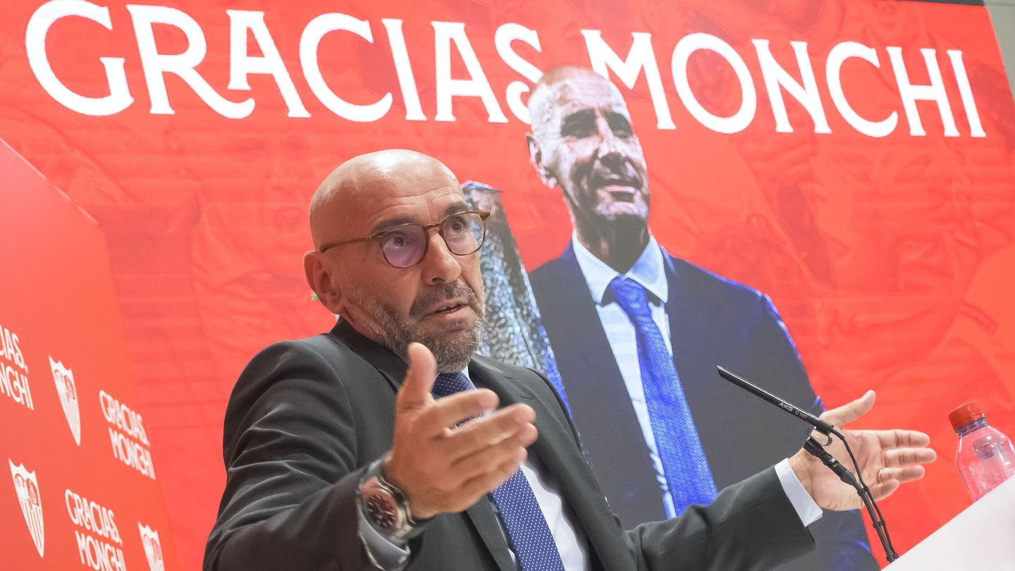 Monchi atendió a los medios en su despedida. (EFE/José Manuel Vidal)