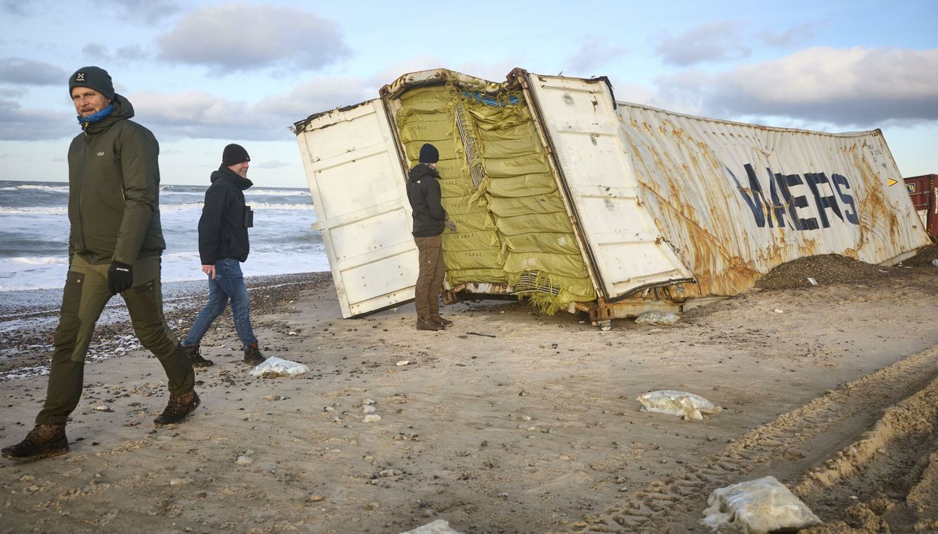 Uno de los contenedores que arribaron a las playas de Dinamarca (EFE/C. Bjoern)