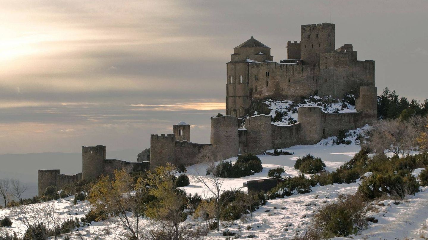 El Castillo de Loarre domina la comarca de la Hoya de Huesca. (EFE/Luis Zueco)