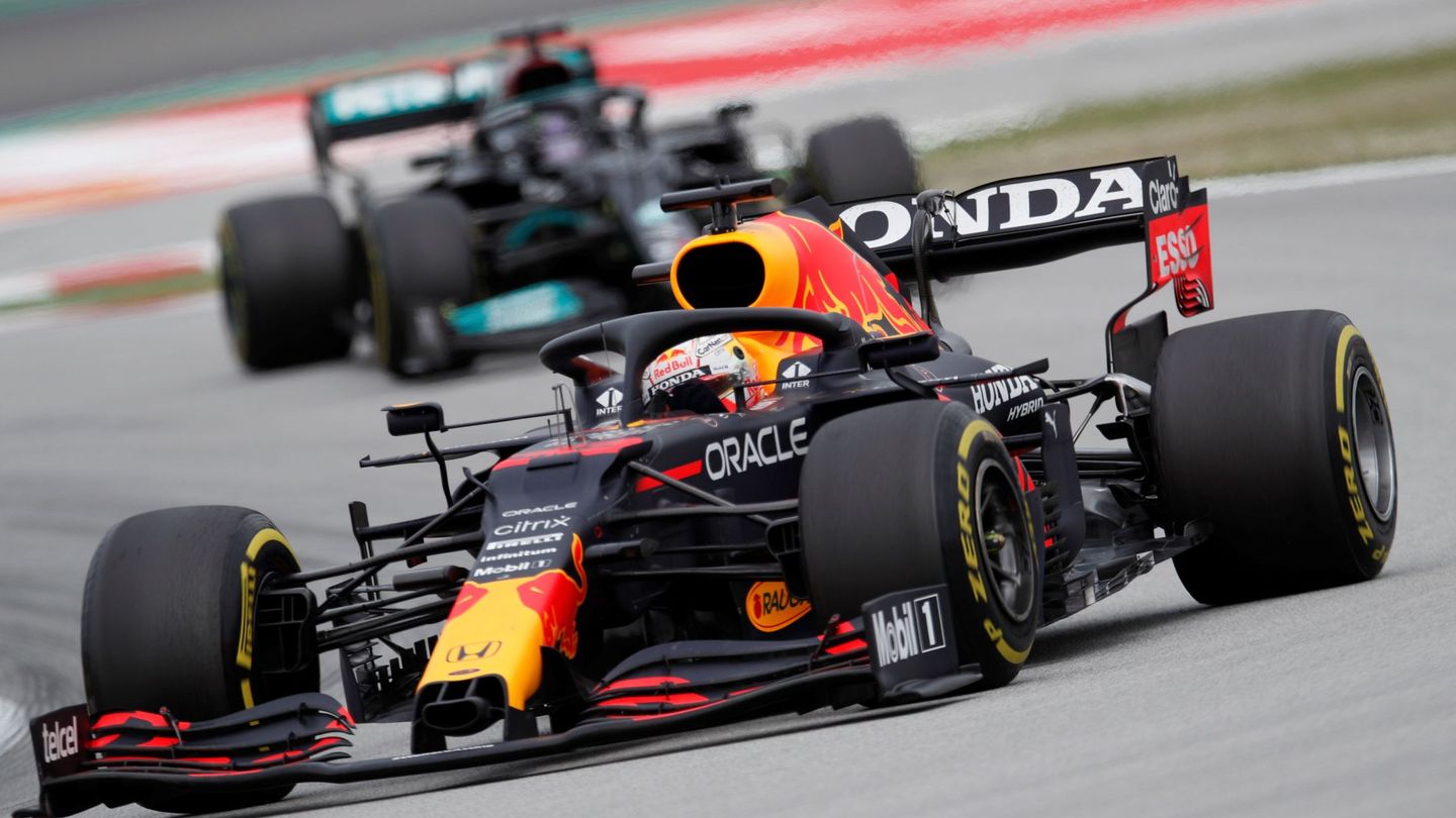 Hamilton desveló públicamente tras el GP de España las dudas sobre la legalidad del alerón trasero de Red Bull