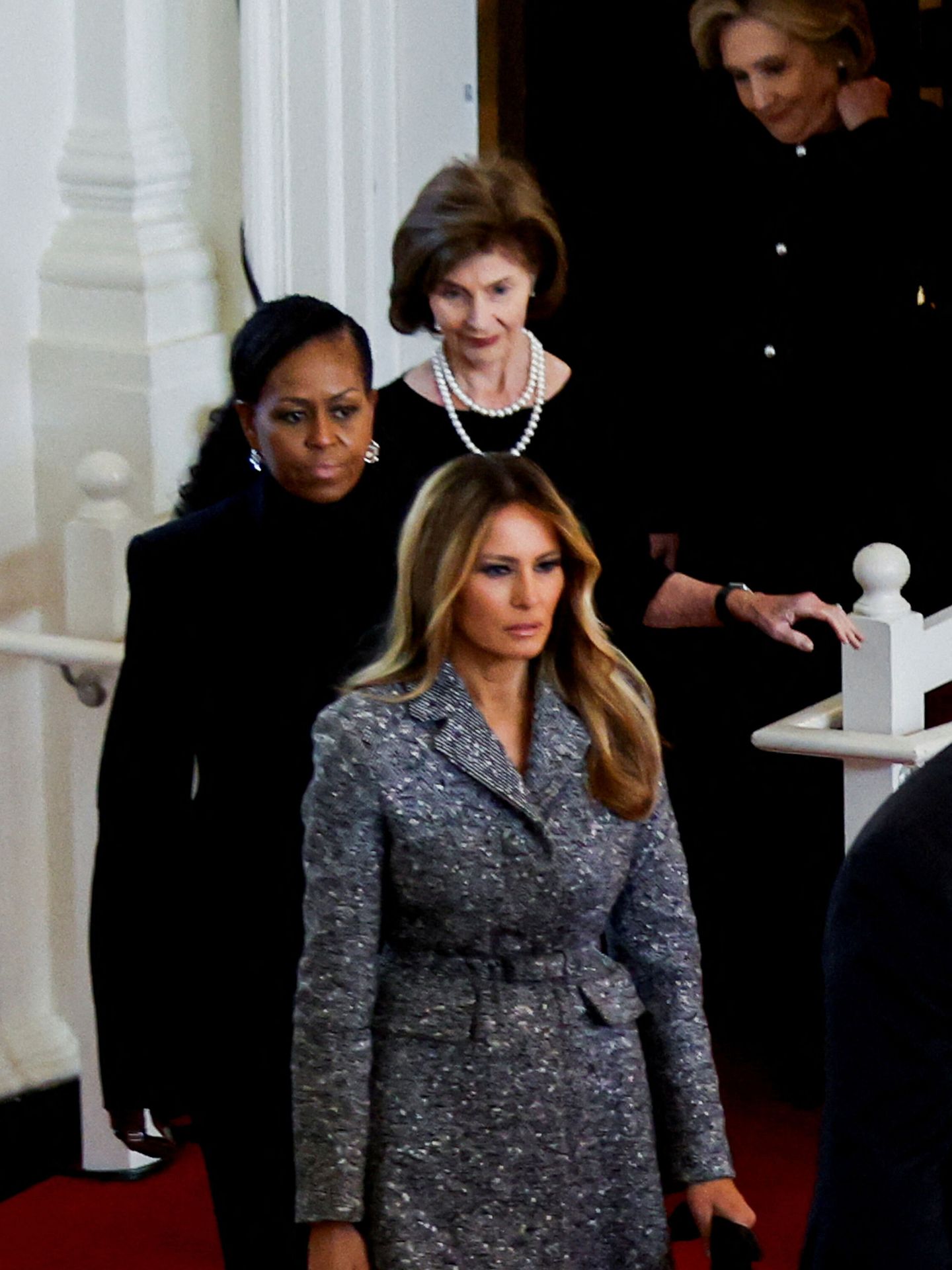 Michelle Obama, Melania Trump, Laura Bush y Hillary Clinton, en el funeral. (Reuters/Evelyn Hockstein)
