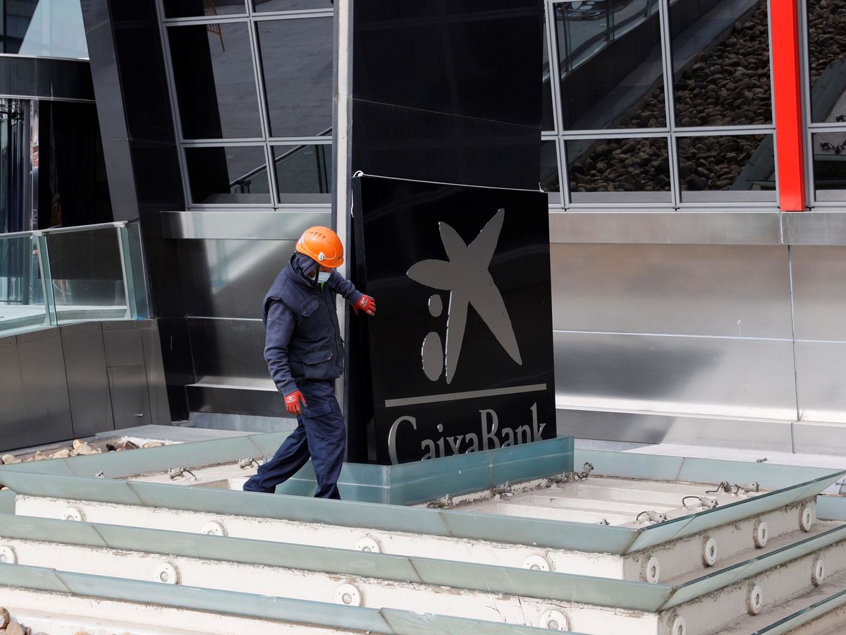 Foto: Logo de CaixaBank en la antigua sede de Bankia. (EFE)