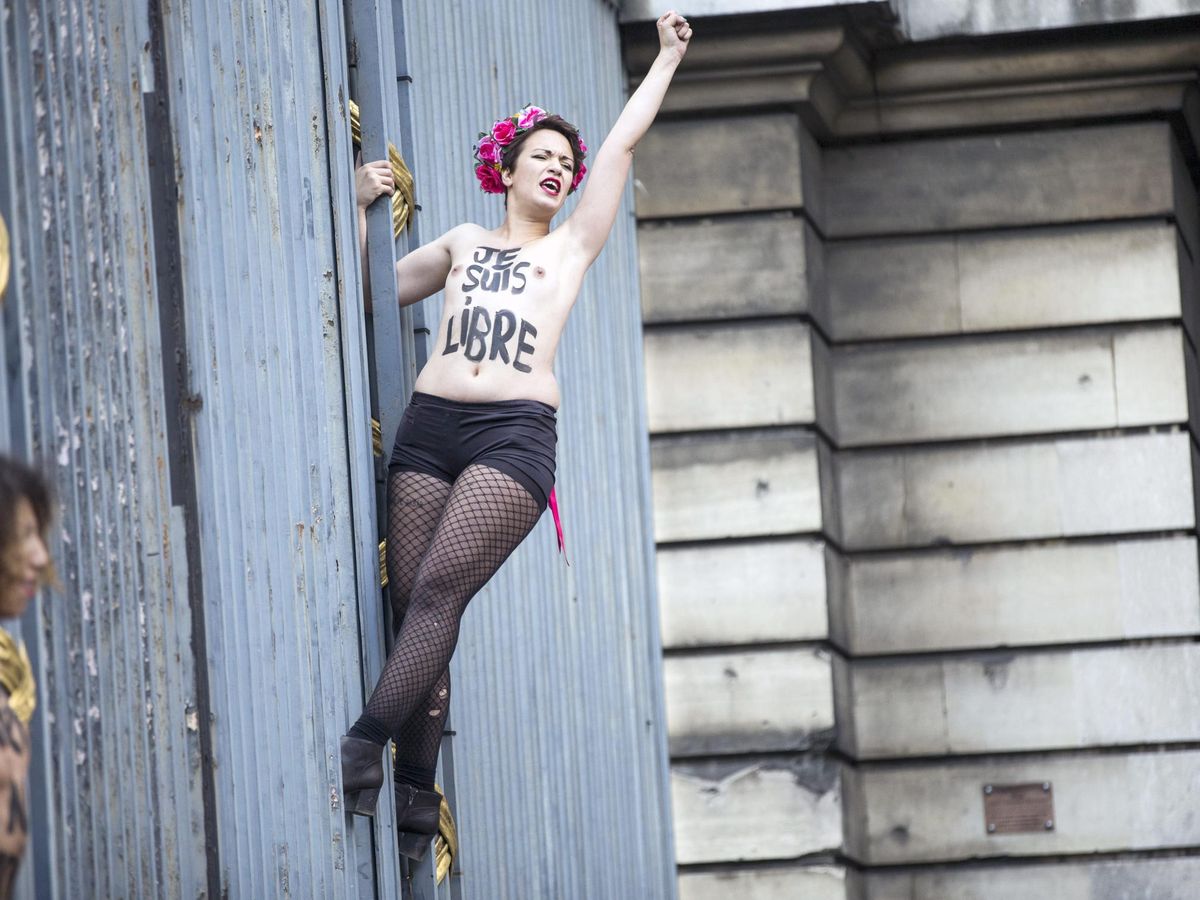 Foto: Una activista de Femen se manifiesta en el Palacio de Justicia de París. (EFE)