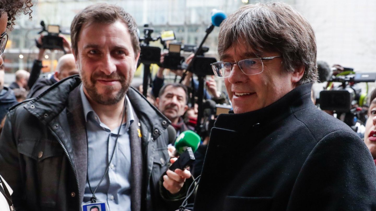 Carles Puigdemont y Antoni Comin. (Reuters)