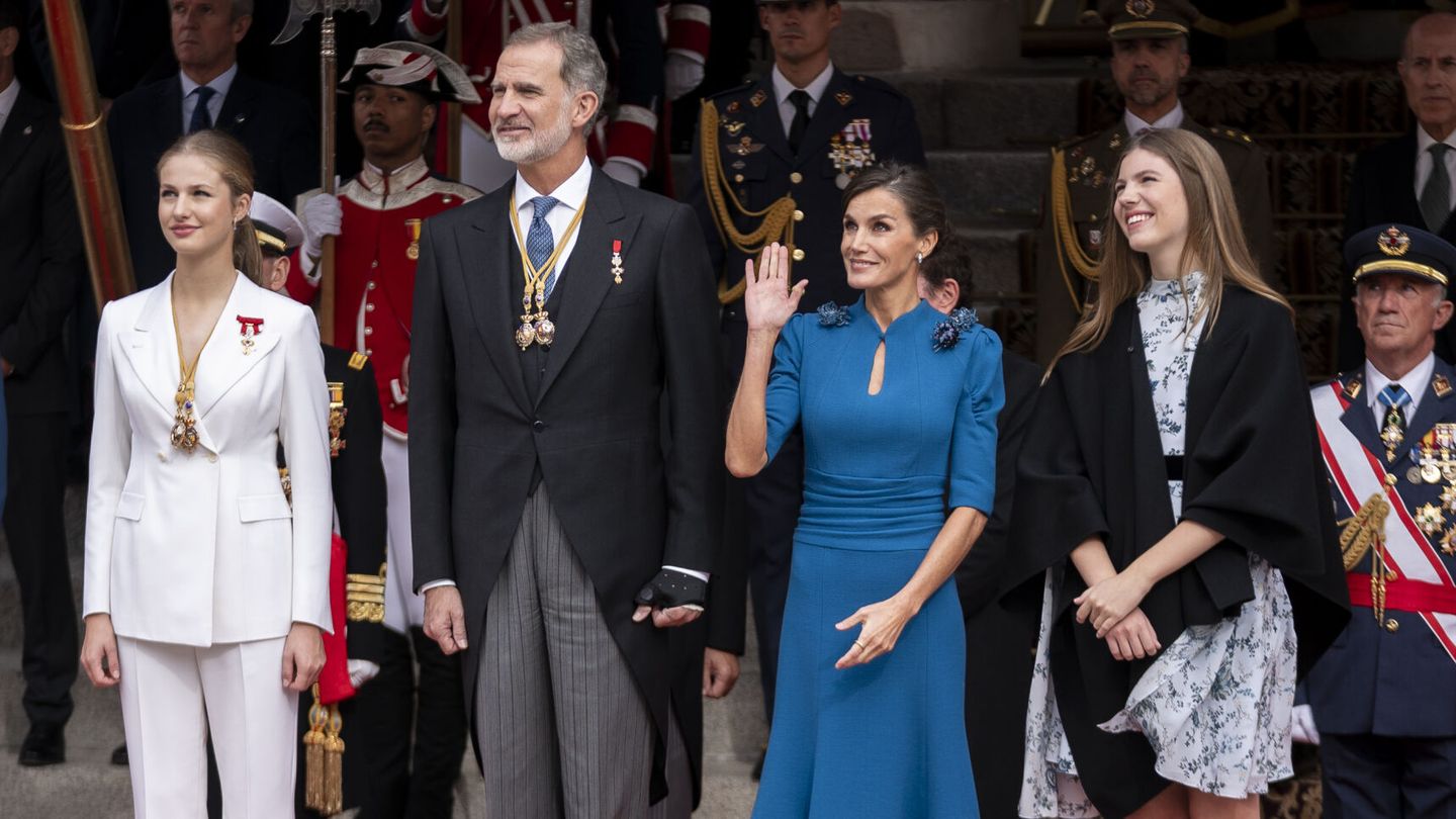 La familia real, durante la jura de la Constitución de Leonor. (Europa Press/A. Pérez Meca)