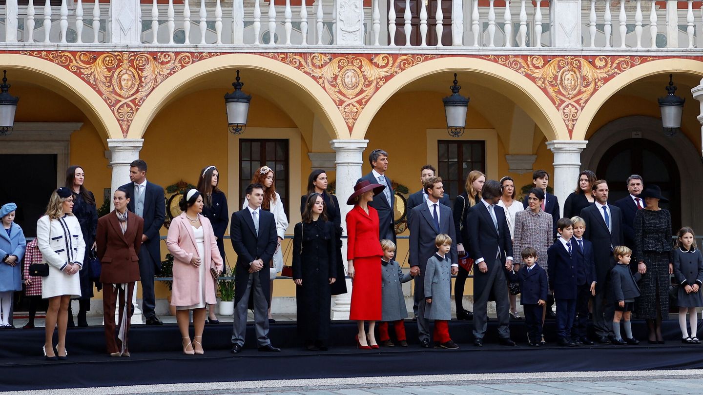 La familia de Alberto y Charlène de Mónaco, durante la celebración. (Reuters/Pool/Eric Gaillard)