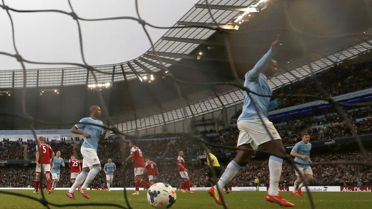 Manchester City y Liverpool continúan con fuerza y goles la caza y captura del Chelsea